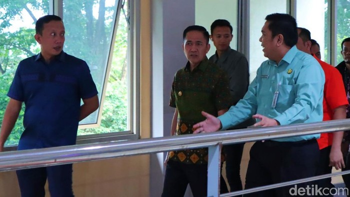 Wali Kota Palembang Ratu Dewa mengecek MPP Palembang