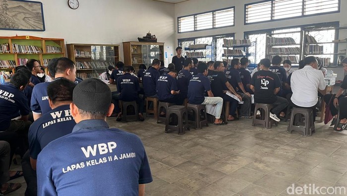 Warga binaan Lapas Jambi menjalani pemeriksaan atau screening cegah HIV