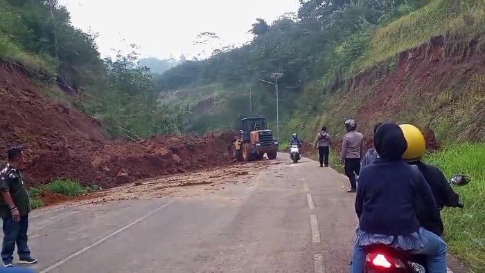 Waspada Cuaca Ekstrim, Banjir dan Longsor Terjang Tasikmalaya