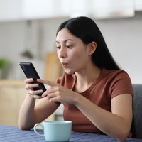 Sering Scrolling HP? Hati-Hati, 6 Perubahan Fisik Ini Mengintai Tubuhmu!