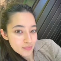 “Pacar mama is my dad, but mine, we dont know yet, i’ll update you guys,” katanya seolah menegaskan dia kini sudah tidak punya pacar alias putus dari Jefri Nichol. Foto: Dok. Instagram littlemisskhan