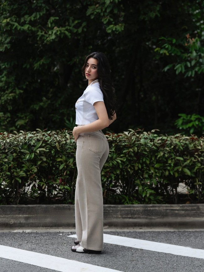 Ameera Khan juga menyinggung hubungannya dengan Jefri Nicol tanpa menyebut nama secara langsung. “Aku sudah move on jauh sebelum meninggalkannya,” ujar wanita 25 tahun itu. Foto: Dok. Instagram littlemisskhan