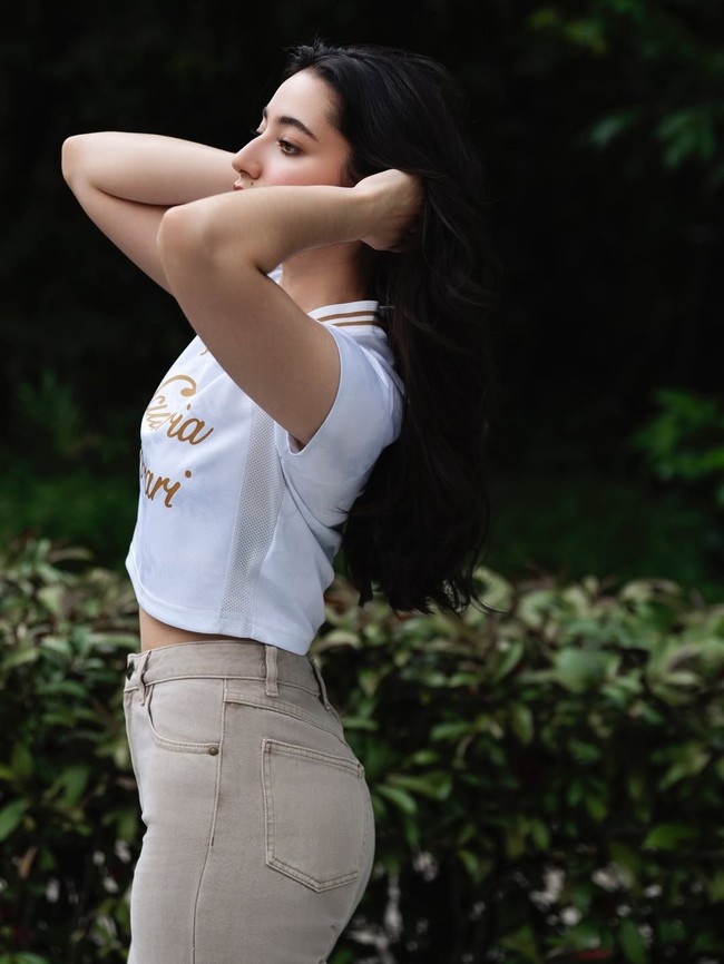 Dalam sesi Instagram Live itu, Ameera juga menjawab pertanyaan penggemar tentang tipe pria idamannya. Menurutnya, ia menyukai pria yang baik, mapan, religius, berorientasi keluarga, dan menghargai pasangan. Ia juga bercanda bahwa pasangannya kelak harus mampu menunjang dirinya serta gaya hidupnya. Foto: Dok. Instagram littlemisskhan