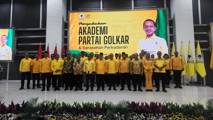 Bahlil melantik dan mengukuhkan pengurus Akademi Partai Golkar