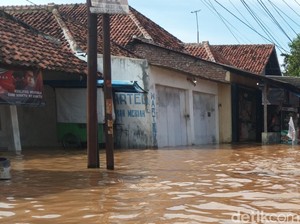 Cirebon Raya Sepekan: Amukan Sungai Cisanggarung Rendam Cirebon Timur