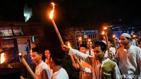 Pawai obor ini menjadi simbol sukacita dan kesiapan umat Muslim menyambut bulan penuh berkah.