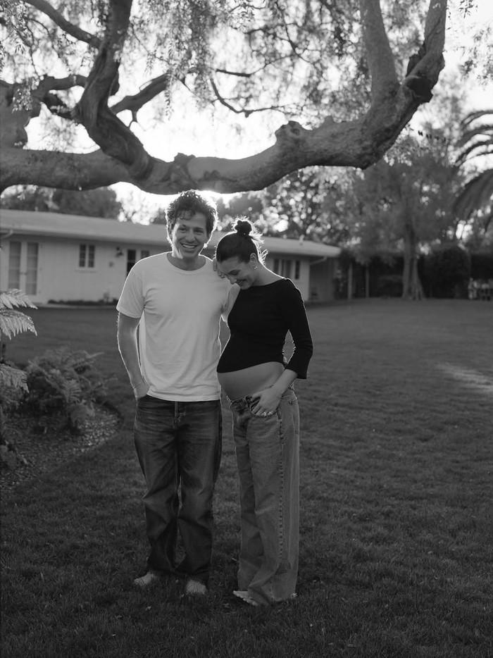 Maternity shoot Brooke Sansone, istri Charlie Puth.