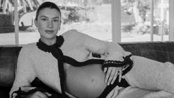 Potret Istri Charlie Puth, Brooke Sansone Perlihatkan Baby Bump