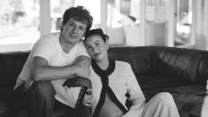 Baby Puth, tulis Brooke Sansone dalam unggahan di feed pribadinya. Foto: Instagram @charlieputh Forografer: @normanandblake