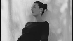 Potret Istri Charlie Puth, Brooke Sansone Perlihatkan Baby Bump