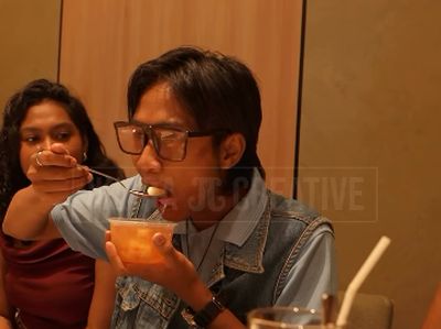 Seru! Fajar Sad Boy Ngevlog Saat Kulineran hingga Piknik