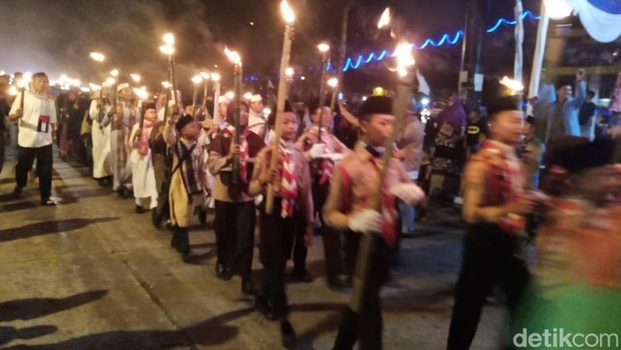Foto: Suasana pawai obor menyambut Ramadan di Kota Medan. (Rechtin Hani Ritonga/detikSumut)