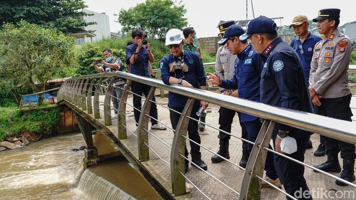 KLH Tangani Polusi Pestisida di Sungai Tangsel dengan Karbon Aktif