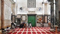 Umat Islam membaca kitab suci Al-Aquran di Masjid Al-Qibli di Komplek Al-Aqsa, kawasan Kota Tua Yerussalem, Kamis (12/2/2026). Aktivitas membaca kitab suci mencerminkan suasana khusyuk yang menjadi ciri khas kawasan ibadah tersebut. ANTARA FOTO/Muhammad Adimaja