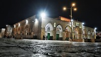 Suasana Masjid Al-Qibli di Komplek Al-Aqsa, kawasan Kota Tua Yerussalem, Kamis (12/2/2026). Masjid bersejarah itu tetap menjadi pusat kegiatan keagamaan yang berlangsung sepanjang hari. ANTARA FOTO/Muhammad Adimaja