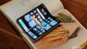 Demikian layar bagian dalamnya, punya ukuran lebih lapang. Foto: Adi Fida Rahman/detikINET