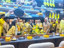 Bahlil Potong Tumpeng HUT Fraksi Golkar di DPR, Ada Setya Novanto