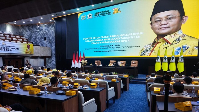 Ketua Fraksi Partai Golkar DPR, Sarmuji, saat sambutan acara HUT Fraksi Golkar ke-58 di gedung Nusantara II, kompleks parlemen, Senayan, Jakarta, Jumat (13/2/2026).