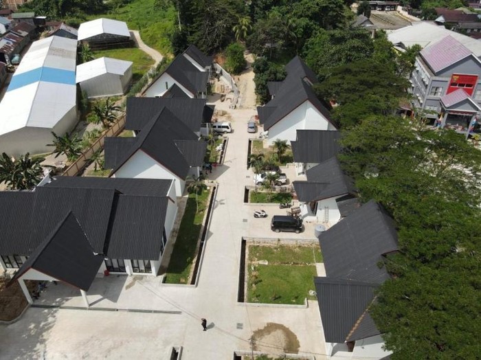 Ilustrasi rumah dengan atap KENCANA