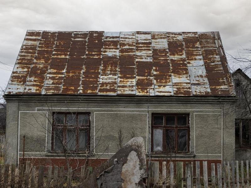 Ilustrasi rumah dengan atap seng Ilustrasi rumah dengan atap seng