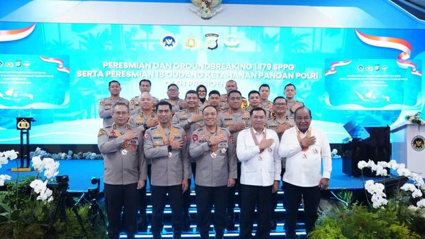 Kapolres Bogor Terima Tanda Kehormatan Satyalancana Wira Karya dari Presiden