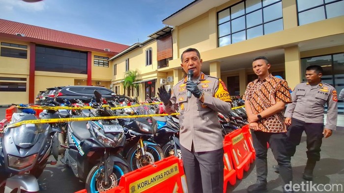 Kapolresta Bandung Kombes Aldi Subartono, saat pres rilis di Soreang, Jumat (13/2/2026).