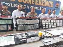 Jalan Pintas 5 Pria Cirebon Berujung Petaka, Ditangkap gegara Narkoba