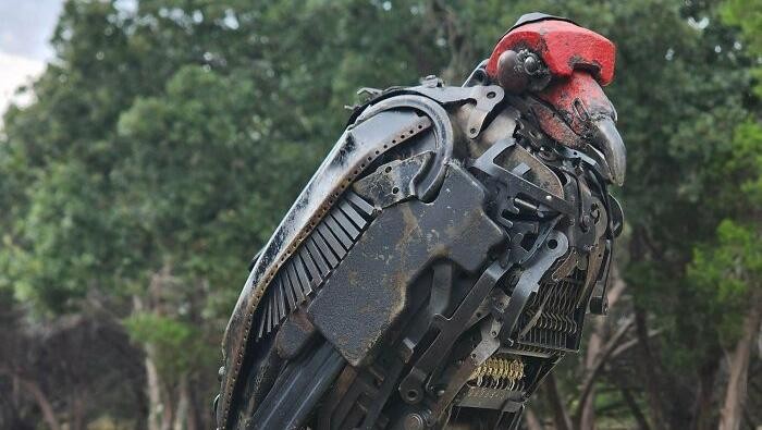 Bukan sekadar pajangan! Mulai dari wol yang menyerupai hewan asli hingga limbah mesin tik yang disulap jadi karya seni, inilah deretan patung yang membuatmu geleng kepala terpukau.