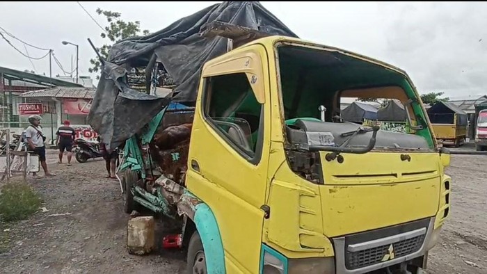 Penampakan truk muat sapi yang kecelakaan di Ngawi