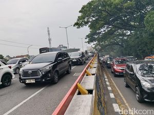 Lalin Pasteur Bandung Macet Panjang Jelang Libur Imlek