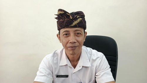 Kepala Dinas Kesehatan dan Sosial (Kesos) Jembrana, I Gusti Bagus Ketut Oka Parwata, saat ditemui detikBali di kantornya, Kamis (12/2/2026). (I Putu Adi Budiastrawan/detikBali)
