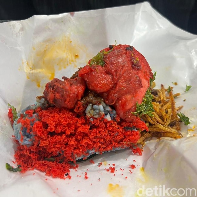 Lezatnya Nasi Kerabu Lemak Bakar dengan Ayam Merah di Restoran Atta Halilintar