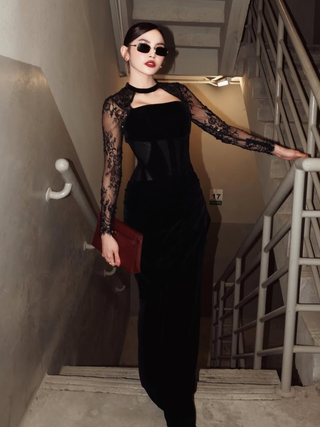 Gaya Bold Elegan Mahalini, Padukan Dress Hitam Dengan Lipstik Merah