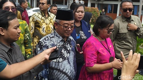 Mendikdasmen Abdul Muti saat kunjungan kerja di Buleleng, Bali, Jumat (13/2/2026). (Foto: Made Wijaya Kusuma/detikBali)