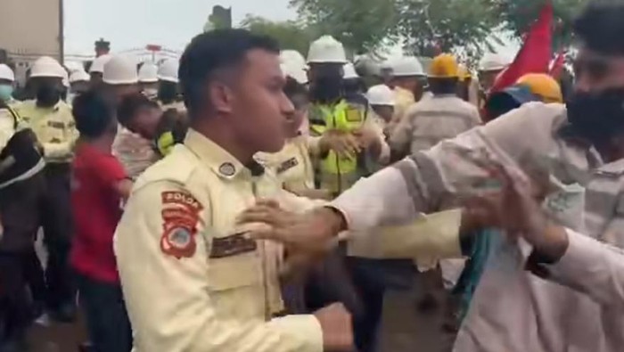 Oknum sekuriti di PT IMIP, Morowali, pukul pendemo.