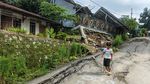 Penampakan Rumah-rumah Roboh Imbas Tanah Gerak