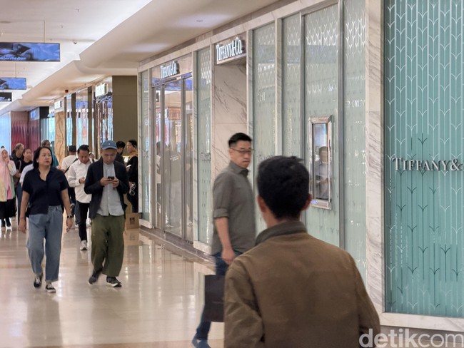 Ketiga toko tersebut kini dilarang melakukan kegiatan oleh Bea Cukai Jakarta. Kami dari Kanwil Direktorat Jenderal Bea dan Cukai Jakarta melakukan operasi terkait barang-barang high value good, yaitu barang-barang bernilai tinggi yang kami duga terdapat barang-barang yang tidak diberitahukan kepada pemberitahuan impor barang, kata Kepala Seksi Penindakan DJBC Kanwil Jakarta, Siswo Kristyanto, dalam keterangan tertulis, Kamis (12/2/2026), seperti dikutip detikFinance. (Foto: Daniel Ngantung/detikcom)