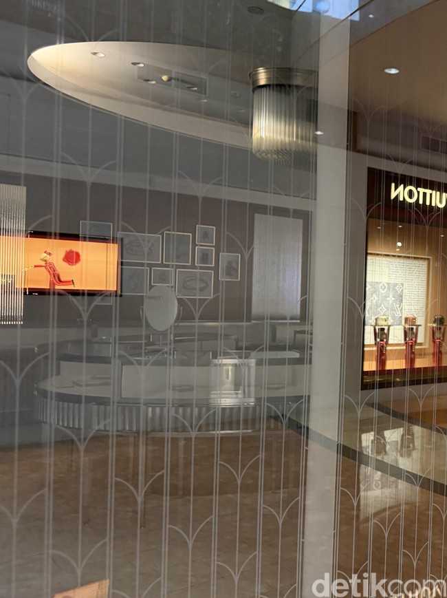 Dimiliki oleh LVMH, Tiffany & Co. beroperasi di Indonesia dalam naungan PT Sumace Wahana Utama yang juga memegang lisensi Montblanc dan MCM. Selain di Plaza Senayan dan Plaza Indonesia, Tiffany & Co. juga memiliki toko di Pacific Place. (Foto: Daniel Ngantung/detikcom)