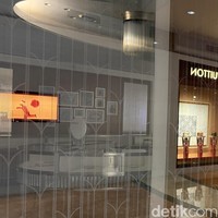 Dimiliki oleh LVMH, Tiffany & Co. beroperasi di Indonesia dalam naungan PT Sumace Wahana Utama yang juga memegang lisensi Montblanc dan MCM. Selain di Plaza Senayan dan Plaza Indonesia, Tiffany & Co. juga memiliki toko di Pacific Place. (Foto: Daniel Ngantung/detikcom)