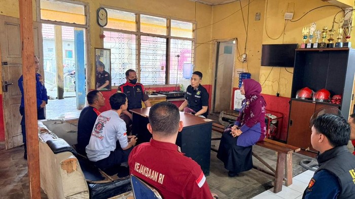 Penggeledahan Tim penyidik Kejaksaan Negeri Sungai Penuh di kantor Damkar