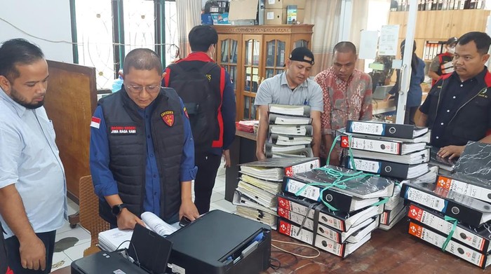 Penggeledahan yang dilakukan Jaksa di kantor Sekretariat DPRD Merangin Jambi
