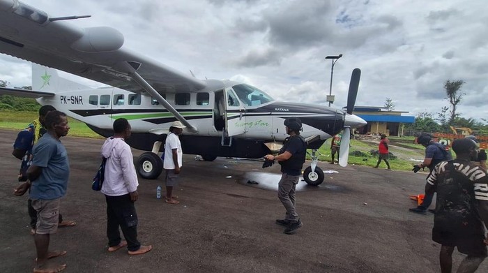 Polisi telah melakukan olah tempat kejadian perkara (TKP) penembakan pesawat Smart Air PK-SNR di Bandara Koroway Batu, Kabupaten Boven Digoel, Papua Selatan