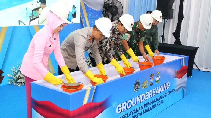 Kapolresta Malang Kota Kombes Putu Kholis Aryana meresmikan SPPG