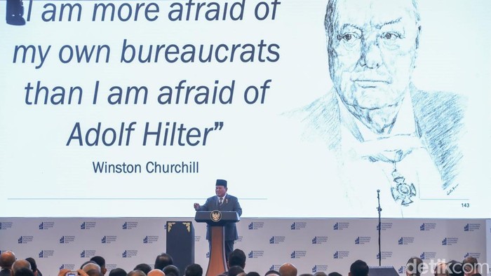 Presiden Prabowo Subianto dalam acara economic outlook 2026 di Danantara