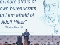 Canda Prabowo Lebih Takut Birokrat Ketimbang Kuntilanak