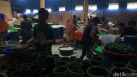 Selain dikonsumsi langsung, kue keranjang juga kerap diolah menjadi berbagai sajian, seperti digoreng dengan telur atau dipadukan dengan makanan lain.