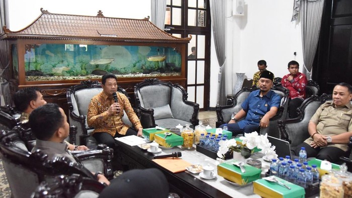Rapat bersama Bupati Sidoarjo yang digelar di Pendopo Delta Wibawa