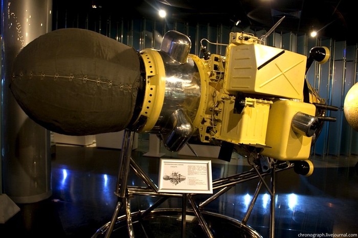 Replika Luna 9 yang dipamerkan di  Memorial Museum of Cosmonautics, Moskow, Rusia