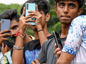 Respons Remaja India Soal Wacana Pelarangan Medsos