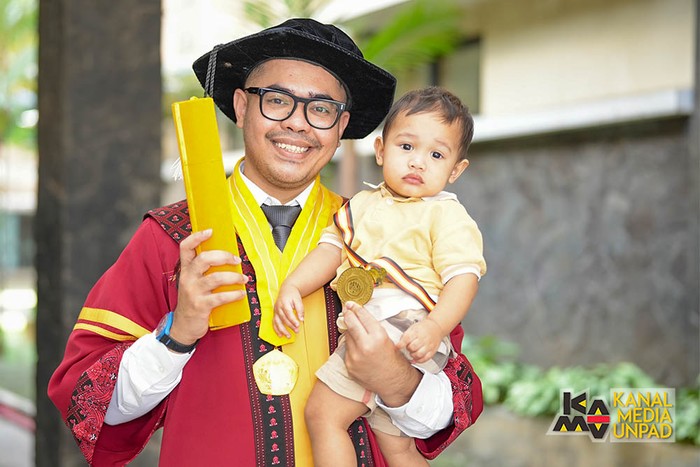 Rezzy Eko Caraka, Salah Satu Wisudawan Terbaik Unpad